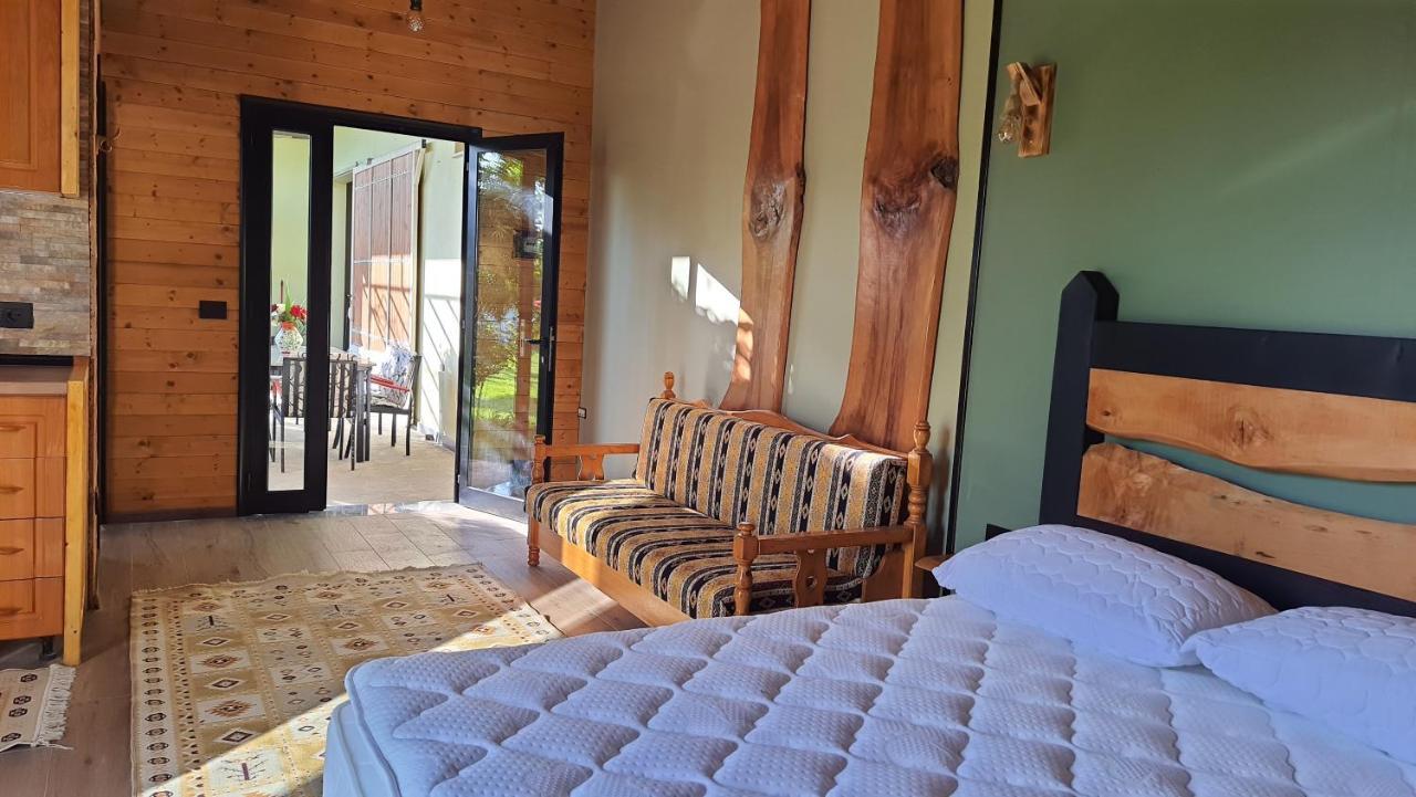 Room With Private Garden Shkoder Exterior photo
